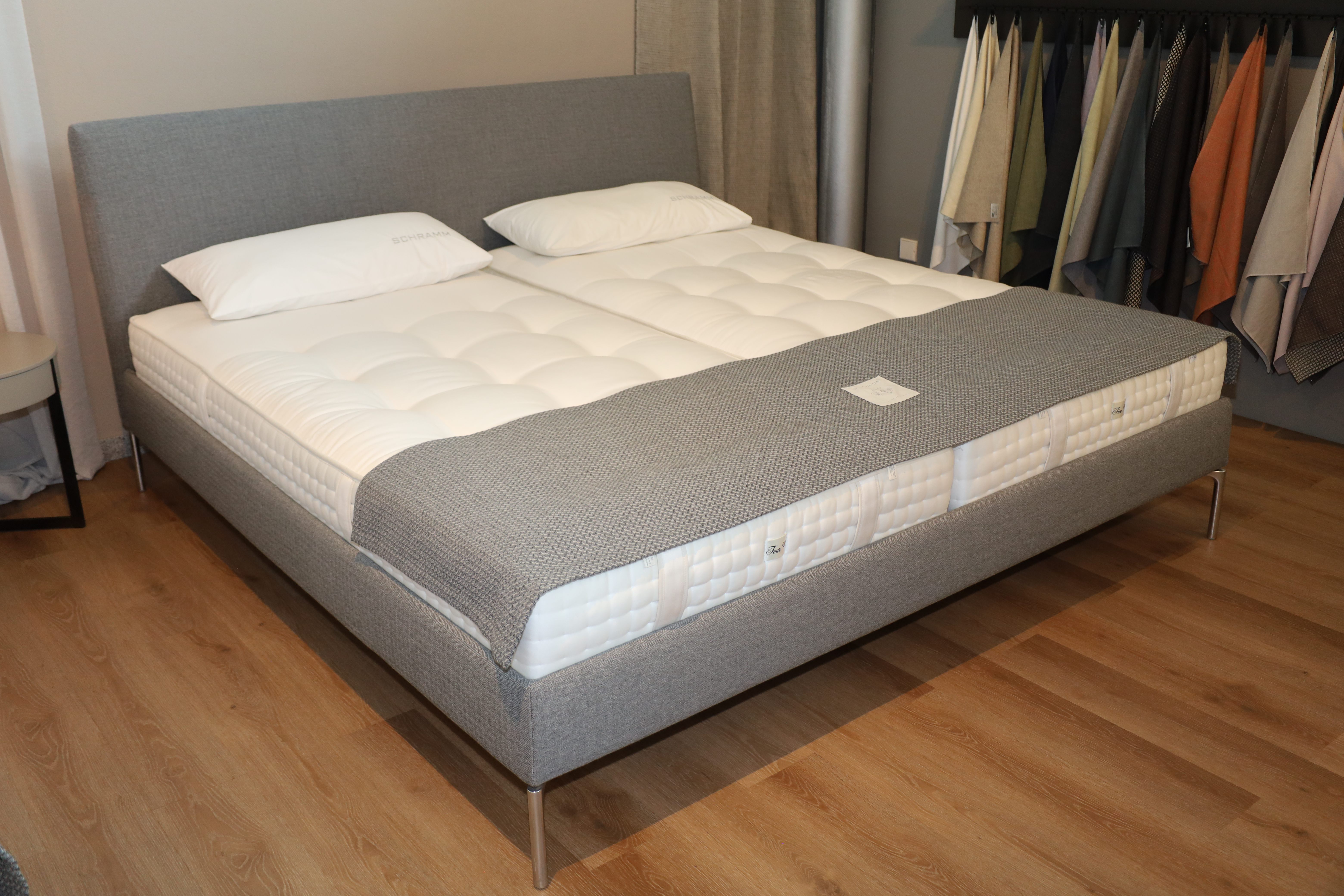 Bett von der Seite