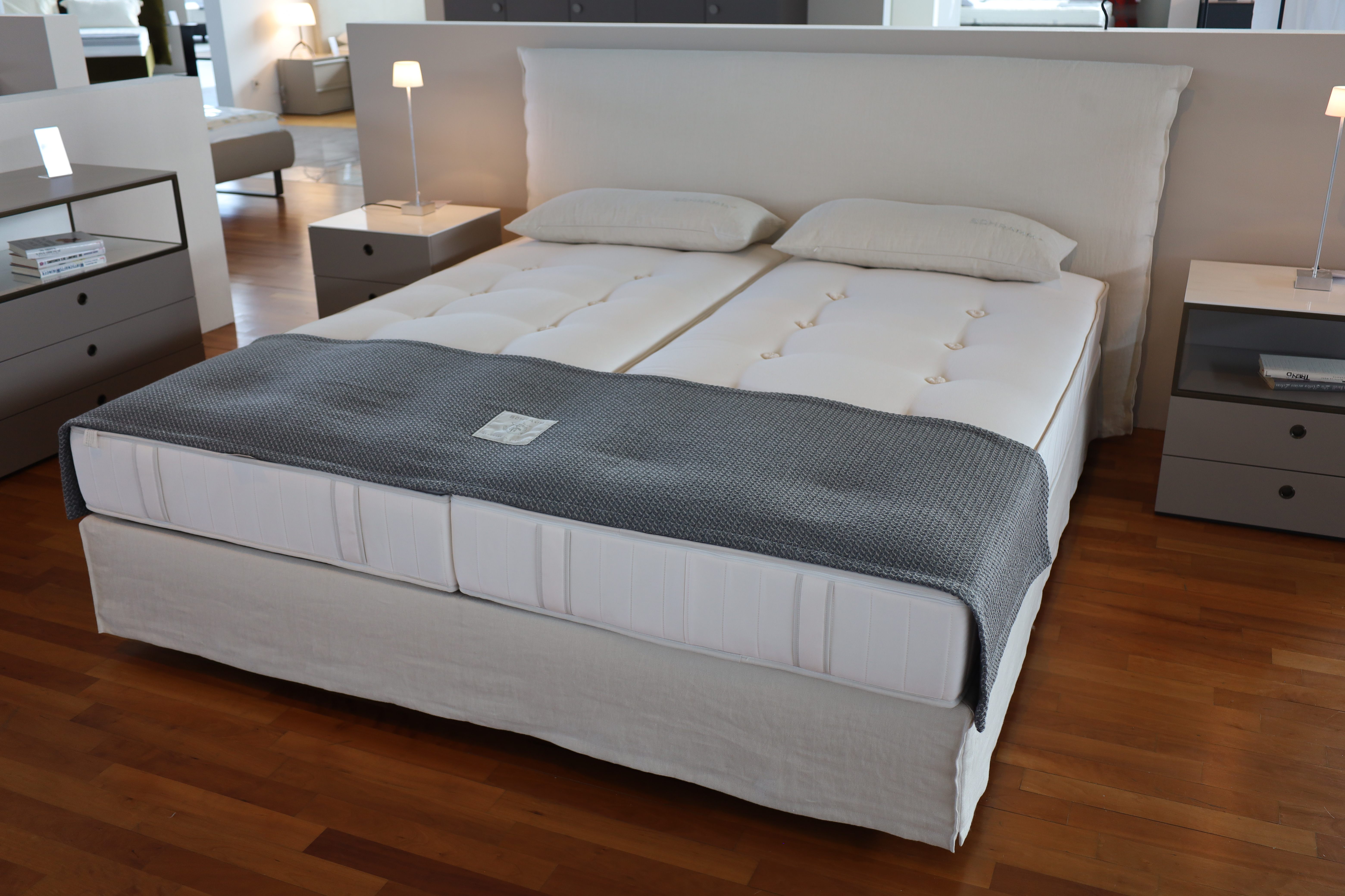 Bett schräg