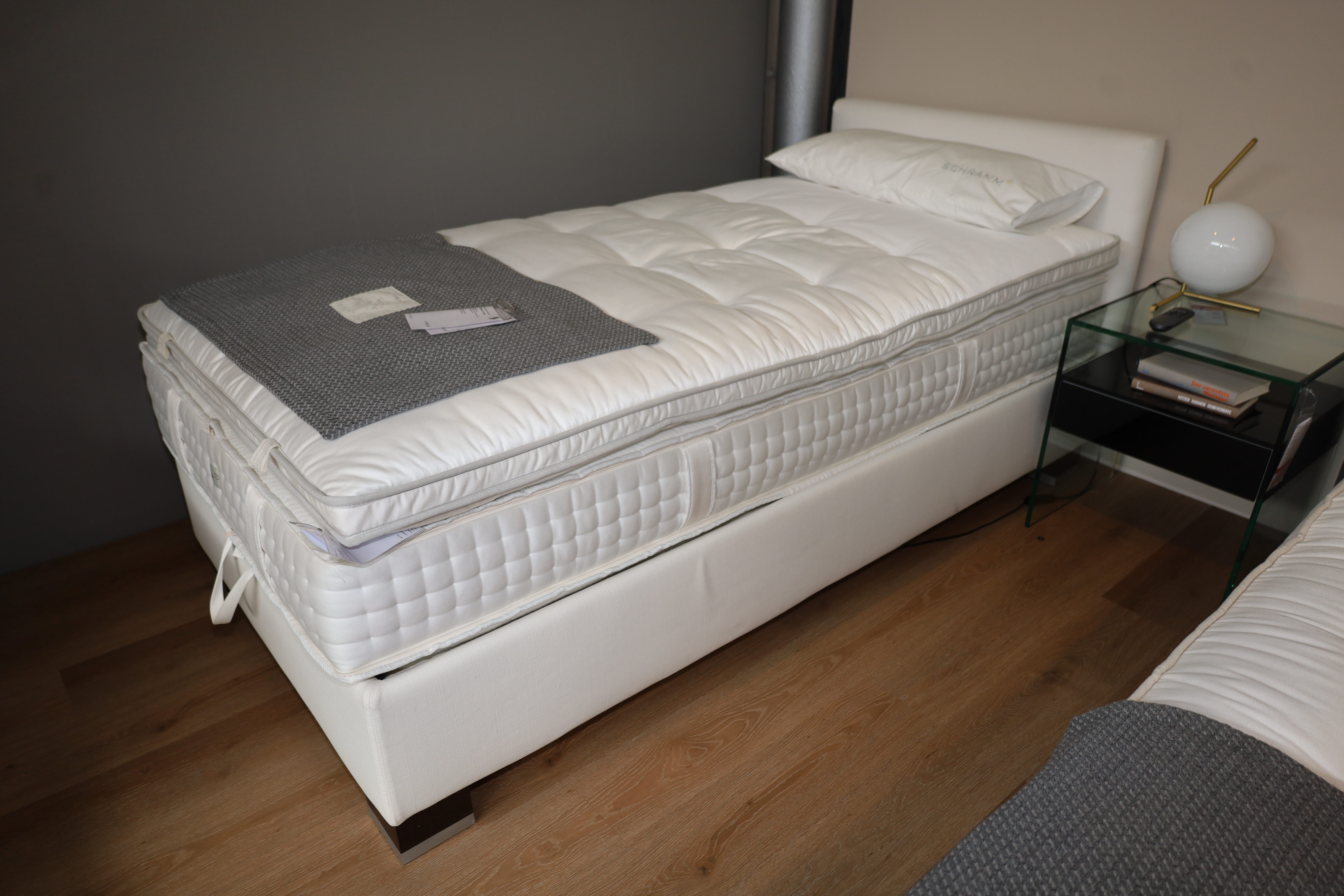 Bett schräg