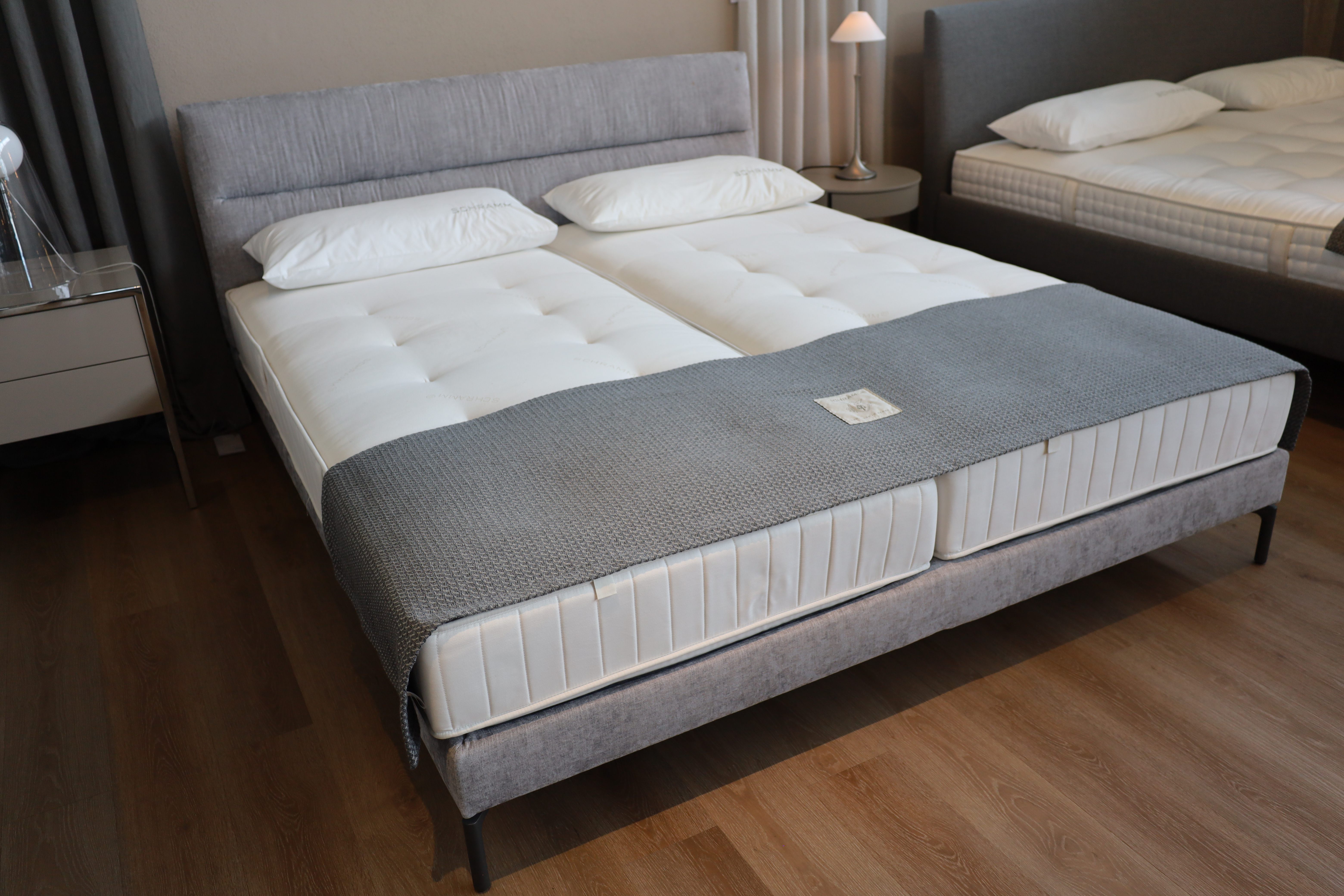 Bett von der Seite